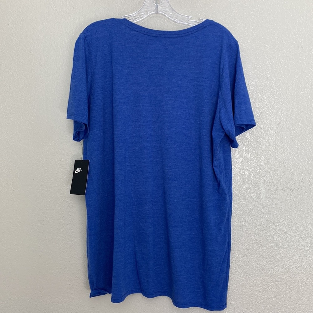 Nike Women's V-Neck Athletic Cut Triple-Blend Tee XXL - Picture 2 of 5